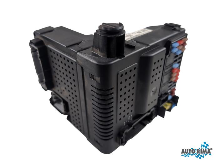 Usados Módulo electrónico central Volvo V70 (SW) 2.4 20V 140 Precio € 149,95 Norma de margen ofrecido por Auto Rima 