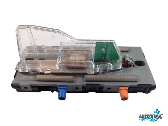 Begagnade Antenn Volvo XC90 II 2.0 T8 16V Twin Engine AWD Pris € 49,95 Marginaltabell erbjuds av Auto Rima Druten
