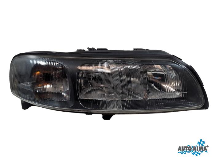 Używane Reflektor prawy Volvo V70 (SW) 2.4 20V 170 Cena € 49,95 Procedura marży oferowane przez Auto Rima Druten