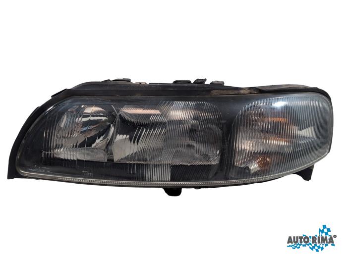 Używane Reflektor lewy Volvo V70 (SW) 2.4 20V 170 Cena € 49,95 Procedura marży oferowane przez Auto Rima 