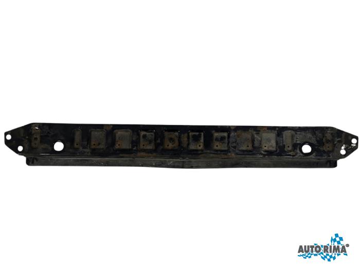 Lower radiator support