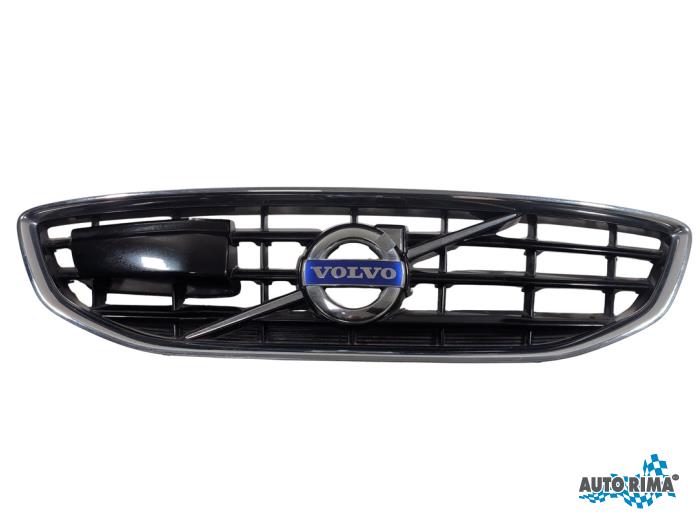 Używane Grill Volvo V60 I (FW/GW) 2.4 D6 20V Plug-in Hybrid AWD Cena € 149,95 Procedura marży oferowane przez Auto Rima 