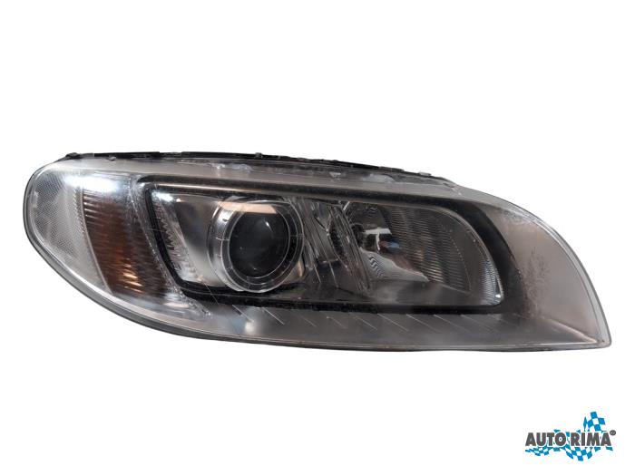 Używane Reflektor prawy Volvo V70 (BW) 2.0 D4 16V Cena € 374,95 Procedura marży oferowane przez Auto Rima 