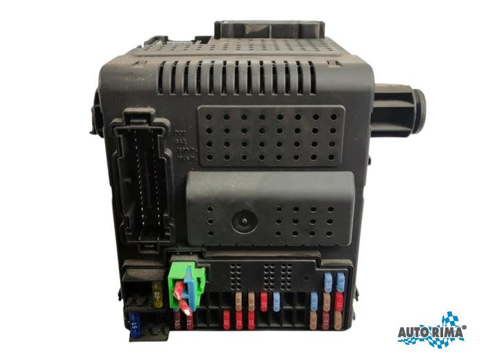 Usados Módulo electrónico central Volvo V70 (SW) 2.4 20V 140 Precio € 149,95 Norma de margen ofrecido por Auto Rima 