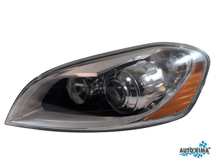 Używane Reflektor lewy Volvo XC60 I (DZ) 2.4 D5 20V AWD Geartronic Cena € 399,95 Procedura marży oferowane przez Auto Rima 