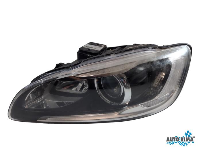 Używane Reflektor lewy Volvo V60 I (FW/GW) 2.4 D5 20V Autom. Cena € 374,95 Procedura marży oferowane przez Auto Rima 