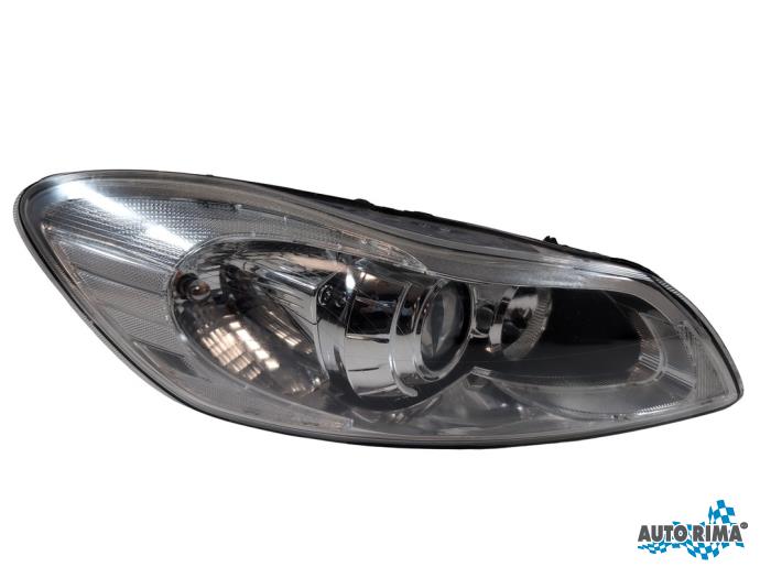 Używane Reflektor prawy Volvo C30 (EK/MK) 2.0 16V Cena € 374,95 Procedura marży oferowane przez Auto Rima Druten