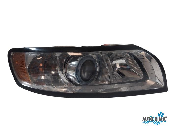 Używane Reflektor prawy Volvo V50 (MW) 2.0 D 16V Cena € 349,95 Procedura marży oferowane przez Auto Rima 