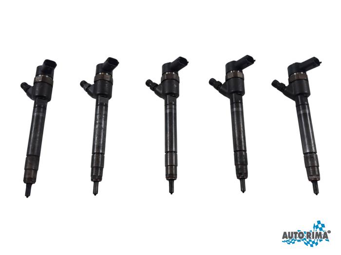 Usagé Injecteurs Volvo V70 (SW) 2.4 D5 20V Prix € 299,95 Règlement à la marge proposé par Auto Rima Druten