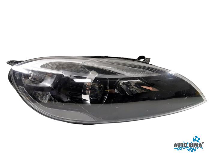 Używane Reflektor prawy Volvo V40 (MV) 1.6 T2 GTDi 16V Cena € 349,95 Procedura marży oferowane przez Auto Rima 