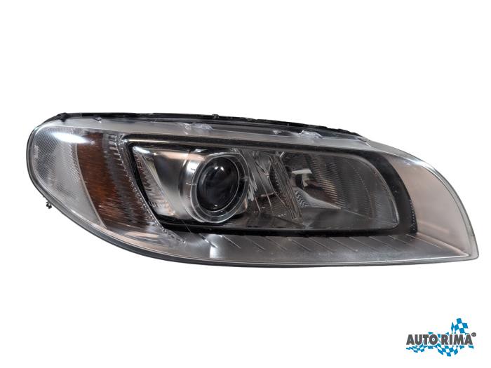 Używane Reflektor prawy Volvo V70 (BW) 2.0 D4 16V Cena € 374,95 Procedura marży oferowane przez Auto Rima Druten