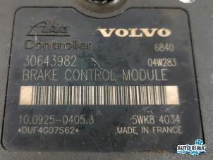 Bloc ABS d'un Volvo V70 (SW) 2.5 T 20V AWD 2005
