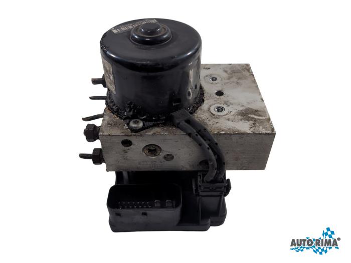 Usagé Bloc ABS Volvo V70 (SW) 2.4 T 20V Prix € 124,95 Règlement à la marge proposé par Auto Rima 