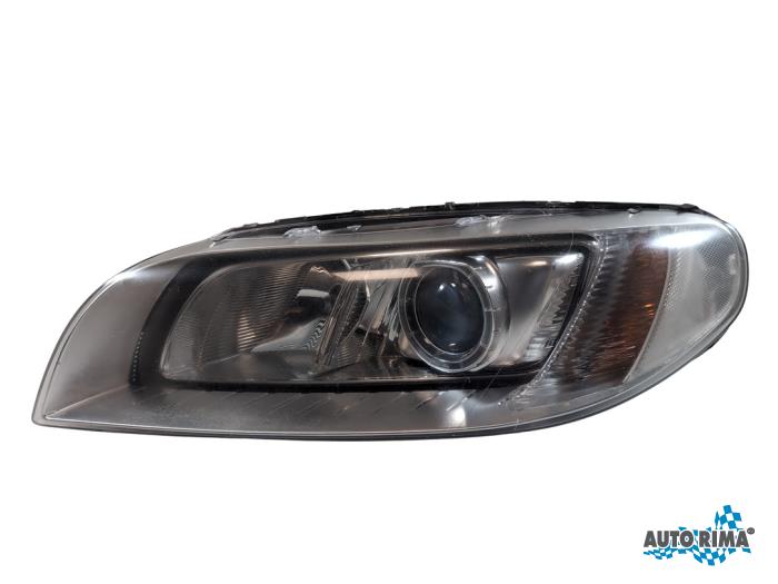 Używane Reflektor lewy Volvo V70 (BW) 2.0 D3 16V Cena € 374,95 Procedura marży oferowane przez Auto Rima Druten