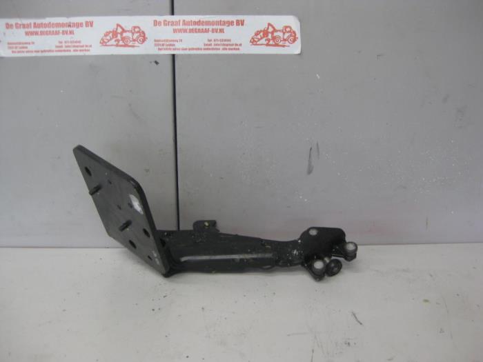 Sliding door roller, right from a Renault Master IV (MA/MB/MC/MD/MH/MF/MG/MH) 2.3 dCi 16V 2011