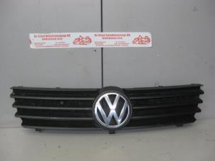 Używane Grill Volkswagen Polo III (6N2) 1.4 16V 75 Cena na żądanie oferowane przez de Graaf autodemontage B.V.