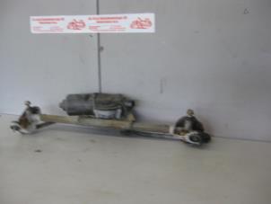 Used Wiper motor + mechanism Toyota Yaris Verso (P2) 1.3 16V Price on request offered by de Graaf autodemontage B.V.