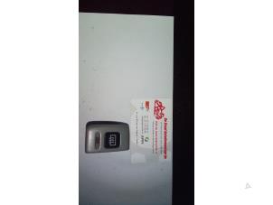 Usados Interruptor de calefactor luneta Nissan Micra (K11) 1.0 L,LX 16V Precio de solicitud ofrecido por de Graaf autodemontage B.V.