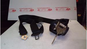 Used Rear seatbelt, right BMW 3 serie (E46/4) 316i 16V Price on request offered by de Graaf autodemontage B.V.