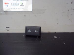 Used Central locking switch Skoda Fabia Price on request offered by de Graaf autodemontage B.V.