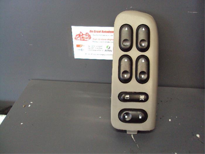 Usados Interruptor combinado de ventanillas Mazda Tribute 2.0 16V 4x4 Precio € 45,00 Norma de margen ofrecido por de Graaf autodemontage B.V.
