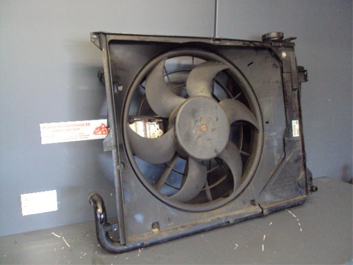 Ventilateur moteur d'un BMW 3 serie (E46/4) 316i 16V 2003