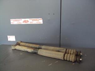 Used Rear shock absorber, left Renault Twingo II (CN) 1.5 dCi 90 FAP Price on request offered by de Graaf autodemontage B.V.