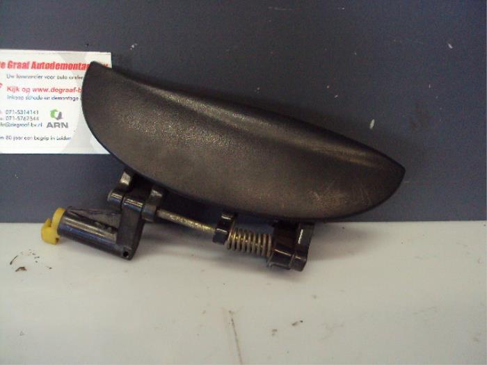 Rear door handle 4-door, left from a Hyundai Atos 1.0 12V 1999