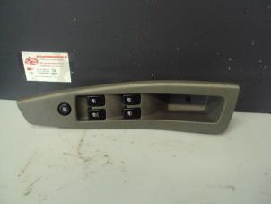 Usados Interruptor combinado de ventanillas Chevrolet Nubira Wagon (J100) 1.6 16V Precio de solicitud ofrecido por de Graaf autodemontage B.V.