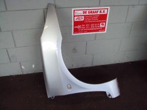 Used Front wing, right Peugeot 307 Price on request offered by de Graaf autodemontage B.V.