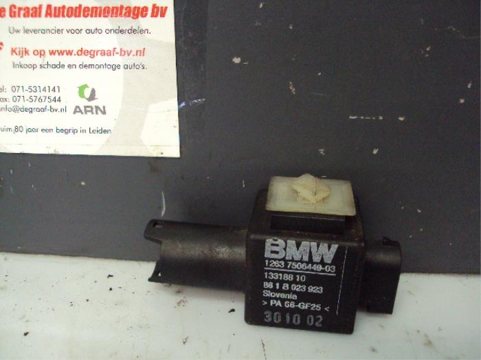 Używane Modul (rózne) BMW 3 serie (E46/4) 316i 16V Cena € 25,00 Procedura marży oferowane przez de Graaf autodemontage B.V.