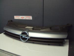 Usagé Calandre Opel Astra H (L48) 1.6 16V Twinport Prix sur demande proposé par de Graaf autodemontage B.V.