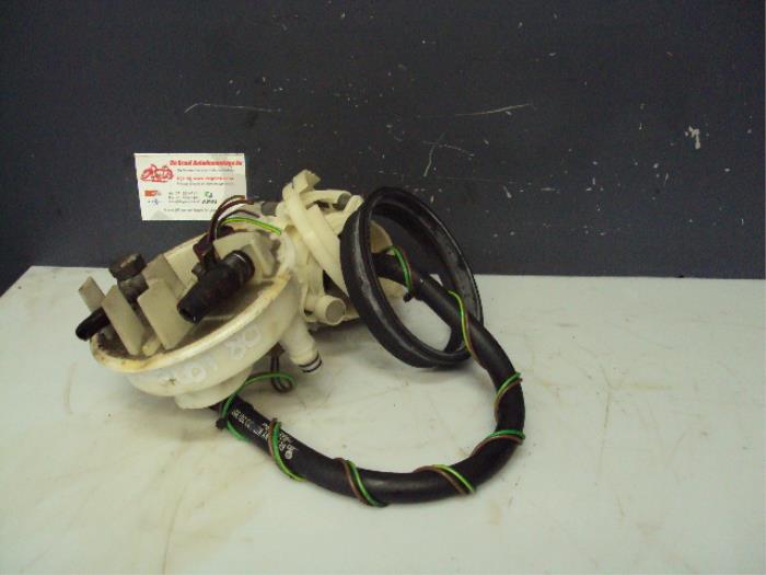 Usagé Pompe essence Audi 80 (B3) 1.8 i Prix sur demande proposé par de Graaf autodemontage B.V.