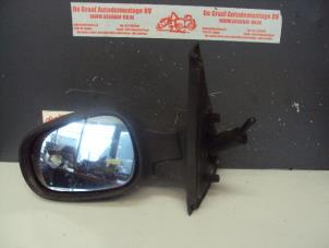 Used Wing mirror, left Renault Clio II (BB/CB) 1.2 16V Price on request offered by de Graaf autodemontage B.V.