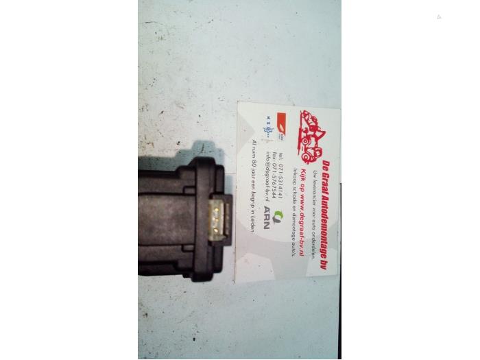 Headlight motor from a Volkswagen Polo IV (9N1/2/3) 1.2 2003