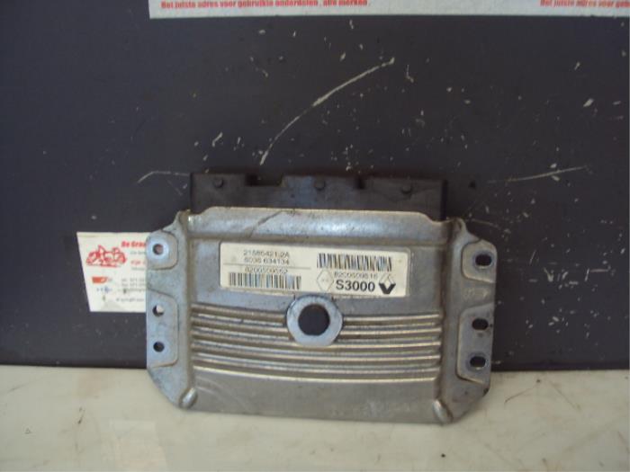 Used Engine management computer Renault Scénic II (JM) 1.6 16V Price on request offered by de Graaf autodemontage B.V.