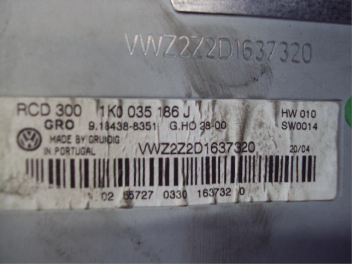 Radio CD player from a Volkswagen Caddy III (2KA,2KH,2CA,2CH) 2.0 SDI 2005