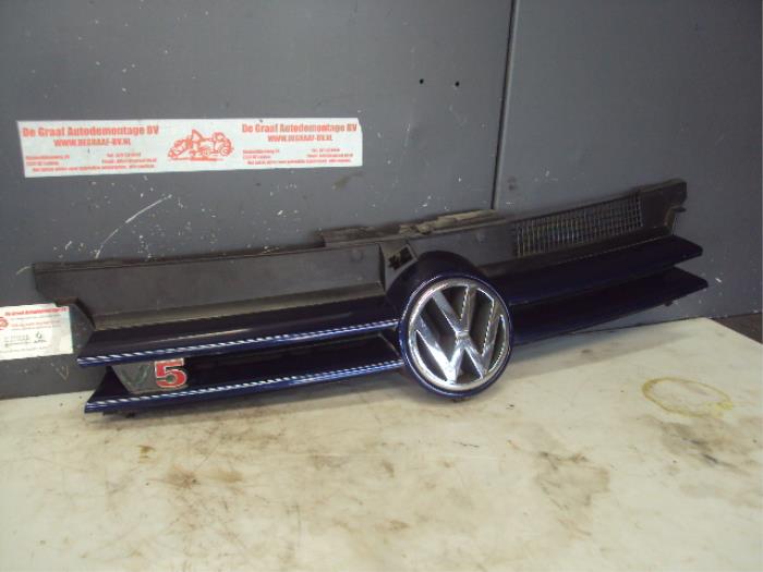 Używane Grill Volkswagen Golf IV 4Motion (1J1) 2.3 V5 GTI 20V Cena na żądanie oferowane przez de Graaf autodemontage B.V.