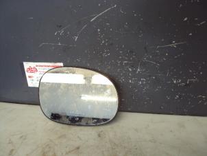 Used Mirror glass, right Peugeot 206 CC (2D) 1.6 16V Price on request offered by de Graaf autodemontage B.V.