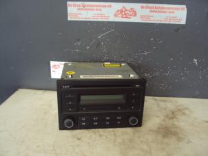 Used Radio CD player Volkswagen Fox (5Z) 1.4 TDI Price on request offered by de Graaf autodemontage B.V.