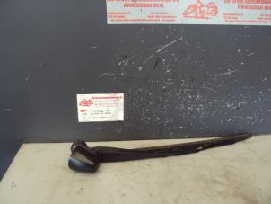 Used Rear wiper arm Volkswagen Polo III (6N2) 1.4 16V 75 Price on request offered by de Graaf autodemontage B.V.