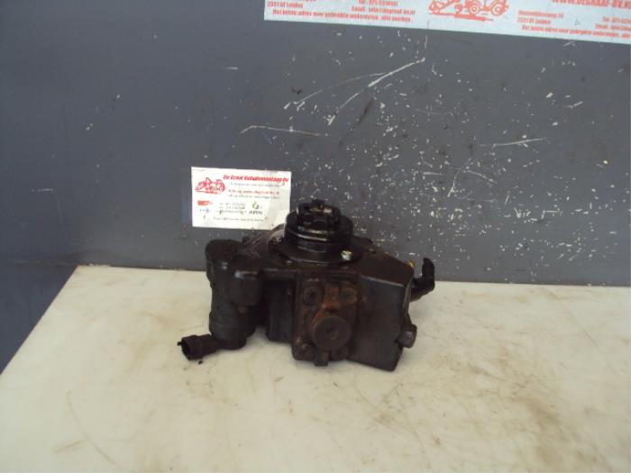 Usagé Pompe diesel Opel Astra H SW (L35) 1.3 CDTI 16V Ecotec Prix sur demande proposé par de Graaf autodemontage B.V.