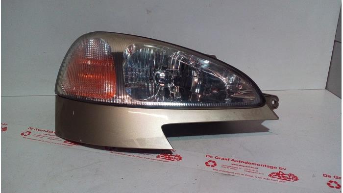 Używane Reflektor prawy Chevrolet Tacuma 1.6 16V Cena € 35,00 Procedura marży oferowane przez de Graaf autodemontage B.V.