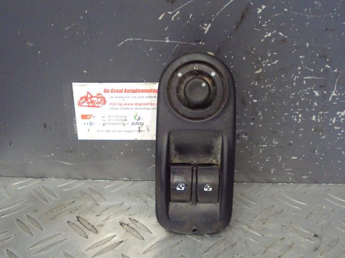 Usados Interruptor combinado de ventanillas Nissan Primastar 2.0 dCi 90 Precio € 25,00 Norma de margen ofrecido por de Graaf autodemontage B.V.