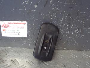 Used Electric window switch Nissan Primastar 2.0 dCi 90 Price on request offered by de Graaf autodemontage B.V.