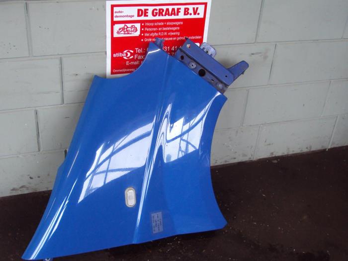 Front wing, right from a Nissan Primastar 2.0 dCi 90 2007