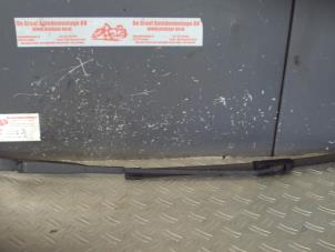 Used Front wiper arm Nissan Primastar 2.0 dCi 90 Price on request offered by de Graaf autodemontage B.V.