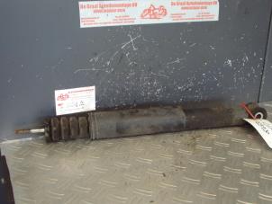 Used Rear shock absorber, left Renault Clio III (BR/CR) 1.2 16V 75 Price on request offered by de Graaf autodemontage B.V.