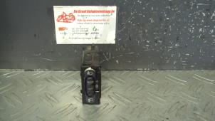 Used AIH headlight switch Nissan Primastar 2.0 dCi 90 Price on request offered by de Graaf autodemontage B.V.