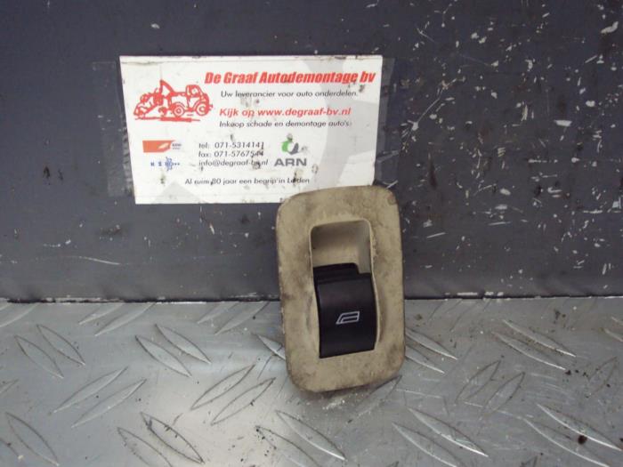 Usados Interruptor de ventanilla eléctrica Audi A2 (8Z0) 1.4 16V Precio € 15,00 Norma de margen ofrecido por de Graaf autodemontage B.V.